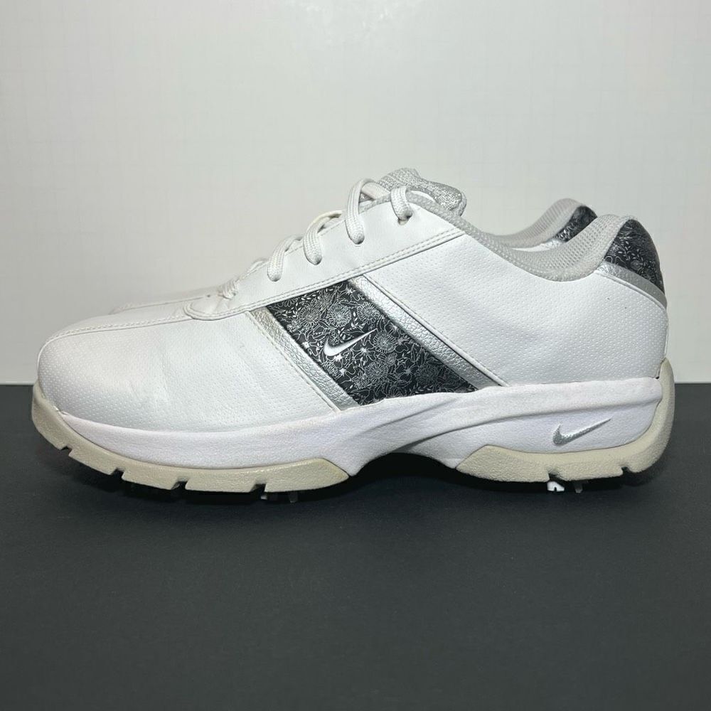 Womens VTG’ NIKE Sport Performance Floral Leather Golf Cleats / Size 7 Wide - Picture 3 of 9